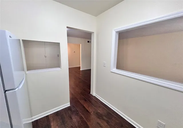 Listing Photo 5 - Condo for sale in building located at 4455 38Th Ter N, ST PETERSBURG, FL 33714 - Unit #B12
