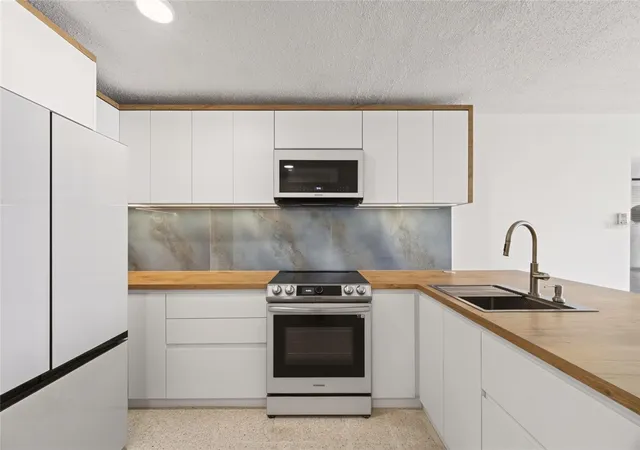 Homes for sale in Carolina, PR | 3409 Ave Isla Verde #704, Carolina, PR 00979 | MLS# PR9122680