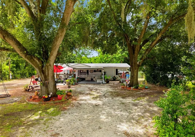 Photo 3 of Manufactured home for sale at 29514 Benjamin Dr, Wesley Chapel, FL 33543 | MLS# TB8528239 | Listing updated on 2026-09-29