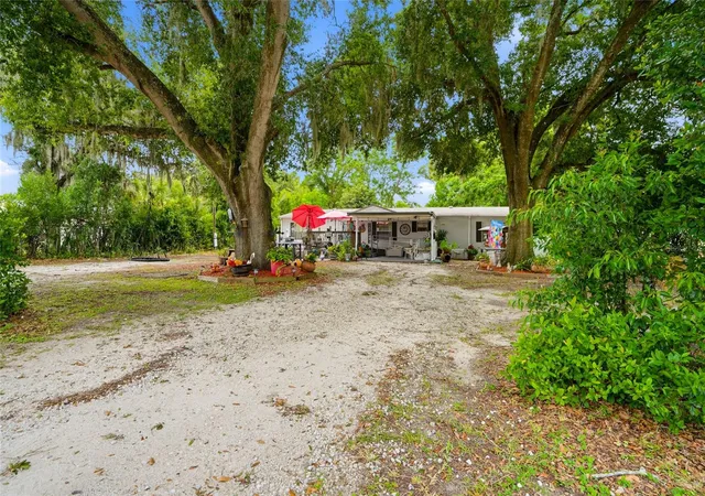 Photo 3 of Manufactured home for sale at 29514 Benjamin Dr, Wesley Chapel, FL 33543 | MLS# TB8528239 | Listing updated on 2026-09-29