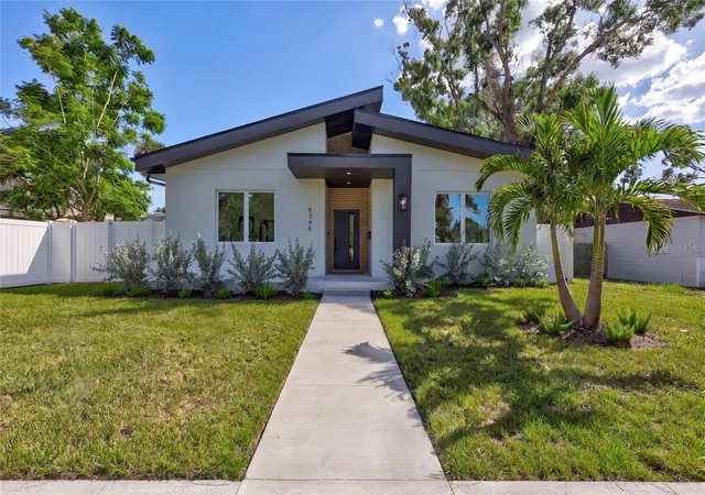 Single family home for sale at 5346 2nd Avenue S, Saint Petersburg, FL 33707 | MLS# TB8528240