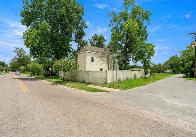 3rd image of 10107 S Division Ave, Hampton, FL 32044 | MLS# OM728287