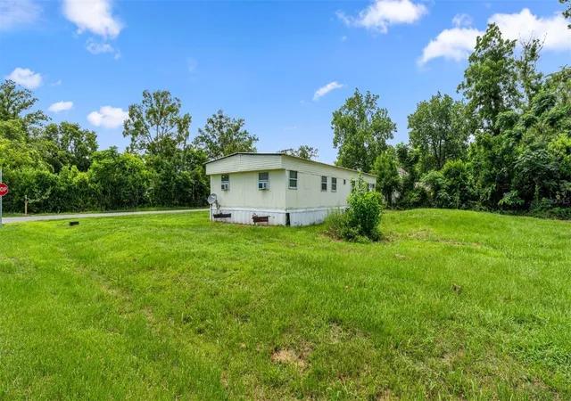 3rd image of 5383 Orange St, Hampton, FL 32044 | MLS# OM728288