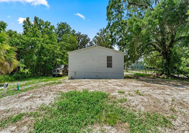 4th image of 10530 Prospect Ave, Hampton, FL 32044 | MLS# OM728289