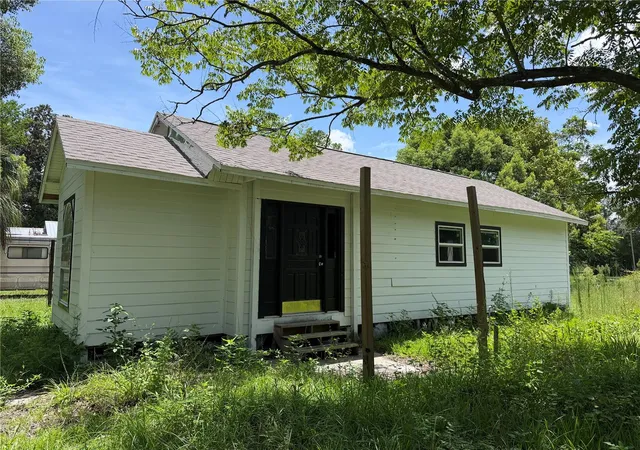 Photo 4 of Single family home for sale at 10085 Plum St, Hampton, FL 32044 | MLS# OM728290 | Listing updated on 2026-08-11