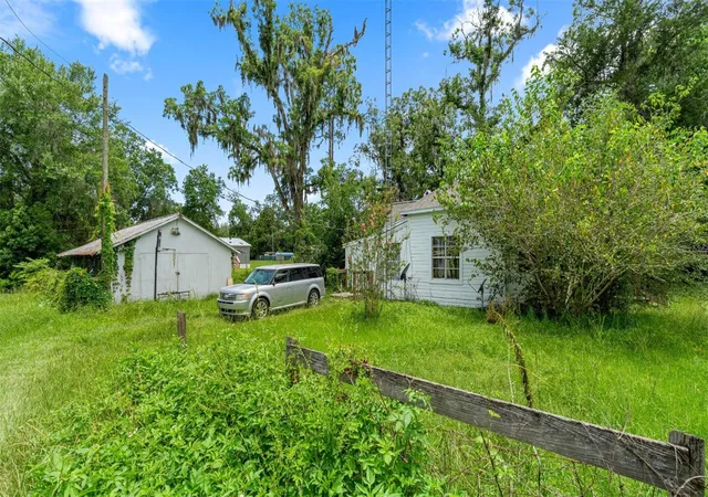 Photo 3 of Single family home for sale at 5698 Navarre Ave, Hampton, FL 32044 | MLS# OM728291 | Listing updated on 2026-08-11