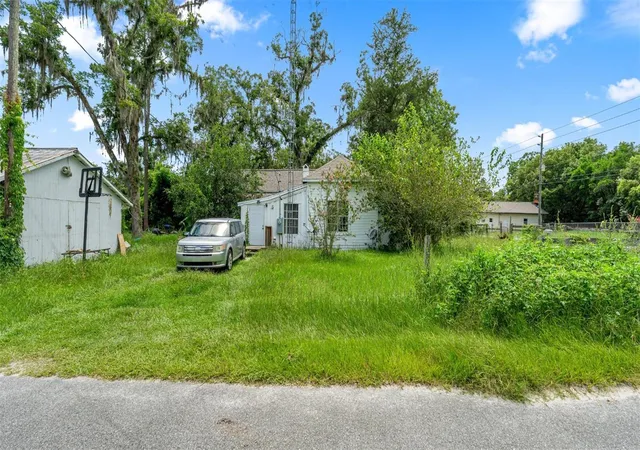 Photo 4 of Single family home for sale at 5698 Navarre Ave, Hampton, FL 32044 | MLS# OM728291 | Listing updated on 2026-08-11