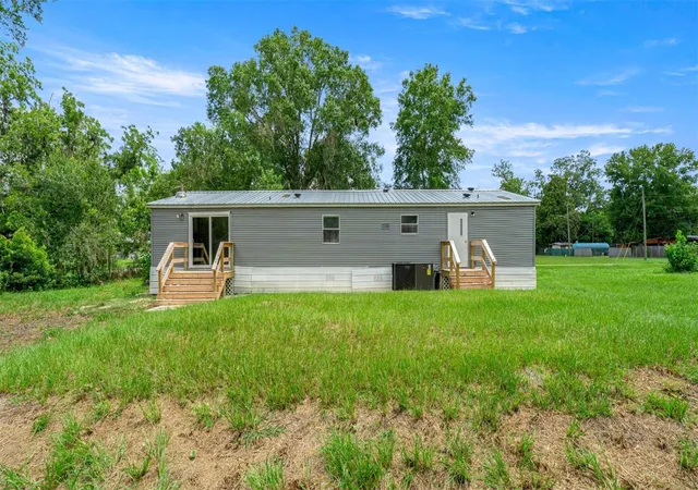 Photo 4 of Manufactured home for sale at 5363 Orange St, Hampton, FL 32044 | MLS# OM728292 | Listing updated on 2026-08-11