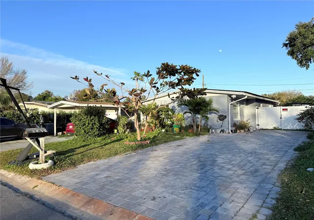 Photo 3 of Single family home for sale at 2615 N Beaumont Ave, Kissimmee, FL 34741 | MLS# S5153530 | Listing updated on 2026-07-11