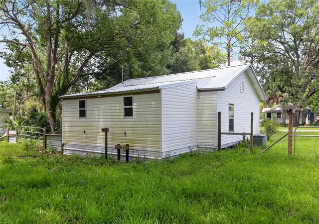 15th image of 306 Se 2nd Street, Williston, FL 32696 | MLS# OM728296
