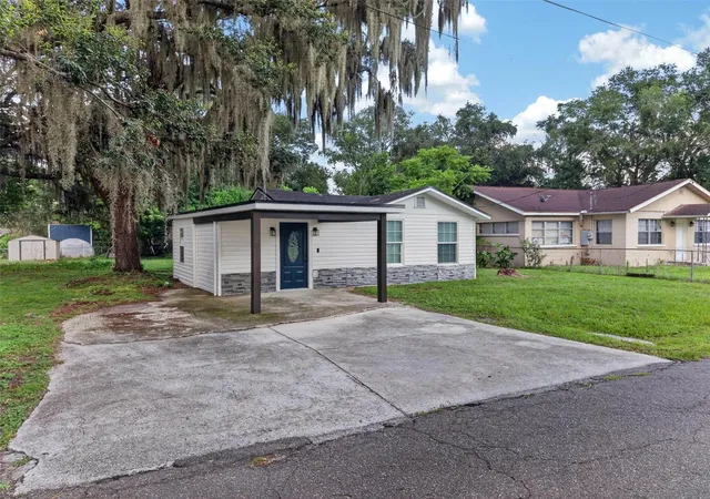 Photo 2 of Sale Pending at 925 Adrian Ct, Lakeland, FL 33801 | MLS# O6424317 | Listing updated on 2026-09-04