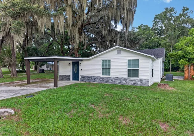Photo 3 of Sale Pending at 925 Adrian Ct, Lakeland, FL 33801 | MLS# O6424317 | Listing updated on 2026-09-04