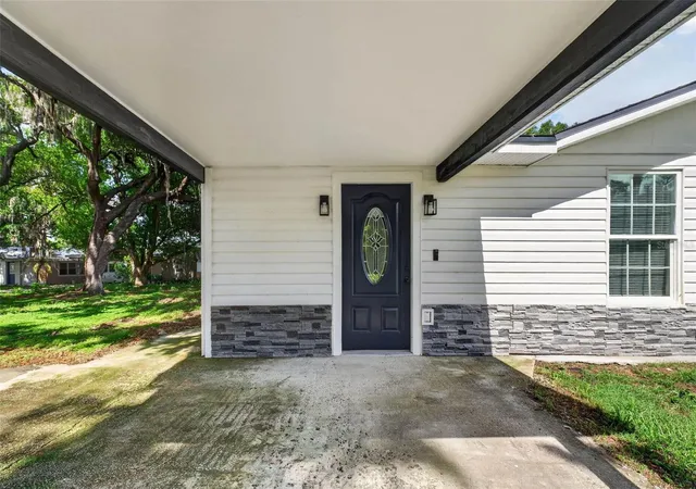 Photo 4 of Sale Pending at 925 Adrian Ct, Lakeland, FL 33801 | MLS# O6424317 | Listing updated on 2026-09-04