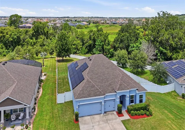 Photo 3 of Single family home for sale at 1948 Bell Crk Loop, Fruitland Park, FL 34731 | MLS# O6424322 | Listing updated on 2026-09-05