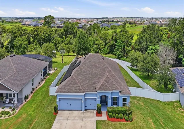 Photo 3 of Single family home for sale at 1948 Bell Crk Loop, Fruitland Park, FL 34731 | MLS# O6424322 | Listing updated on 2026-09-05