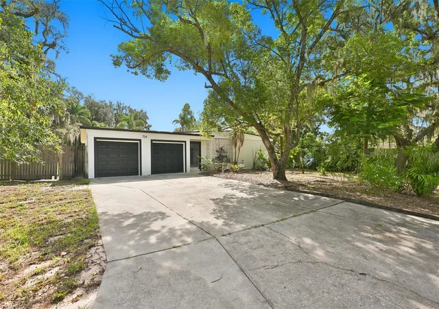 Photo 4 of Single family home for sale at 704 E River Dr, Temple Terrace, FL 33617 | MLS# TB8528284 | Listing updated on 2026-09-12
