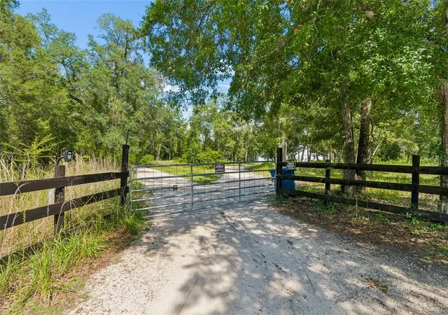 Photo 2 of Single family home for sale at 3140 Crum Rd, Brooksville, FL 34604 | MLS# TB8528285 | Listing updated on 2026-08-19