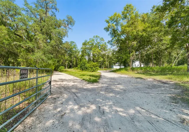 Photo 3 of Single family home for sale at 3140 Crum Rd, Brooksville, FL 34604 | MLS# TB8528285 | Listing updated on 2026-08-19