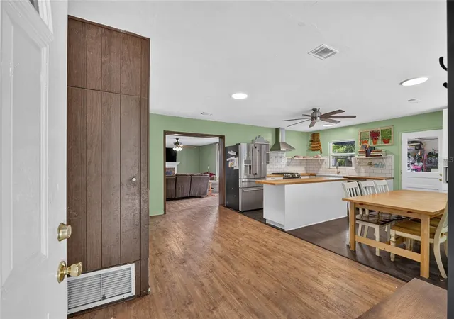 3rd image of 1805 Ne 6Th Ter, Gainesville, FL 32609 | MLS# GC541889