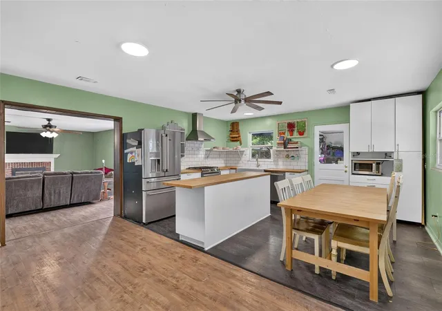 4th image of 1805 Ne 6Th Ter, Gainesville, FL 32609 | MLS# GC541889