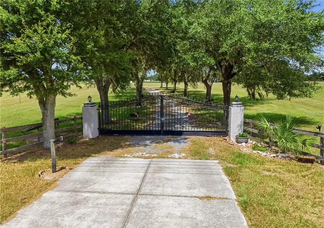 1st image of 11748 Ne Jacksonville Rd, Anthony, FL 32617 | MLS# C7528298