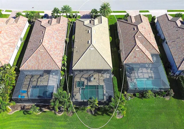 Photo 3 of Single family home for sale at 7130 Quiet Crk Dr, Bradenton, FL 34212 | MLS# A4699708 | Listing updated on 2026-09-17