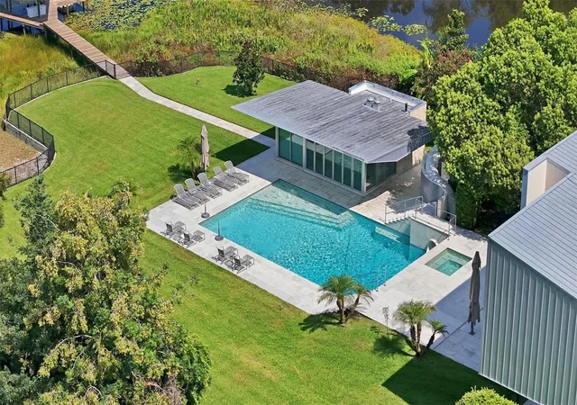 2nd image of 2821 Linthicum Pl, Tampa, FL 33618 | MLS# TB8528300