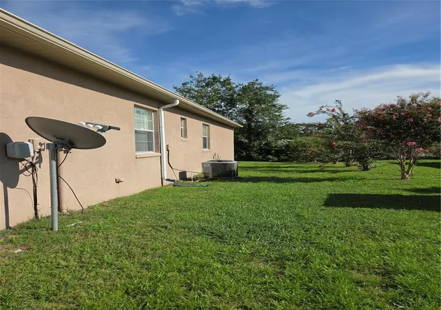 Photo 3 of Single family home for sale at 7957 SW 103rd Loop, Ocala, FL 34476 | MLS# OM728307 | Listing updated on 2026-07-23
