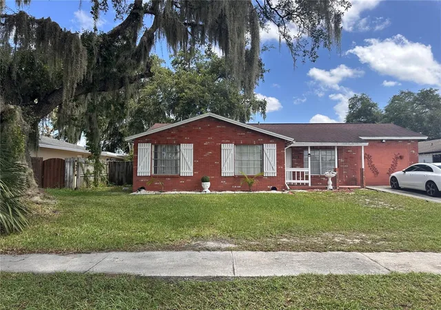 Photo 2 of Single family home for sale at 8848 Oak Cir, Tampa, FL 33615 | MLS# TB8528307 | Listing updated on 2026-10-06