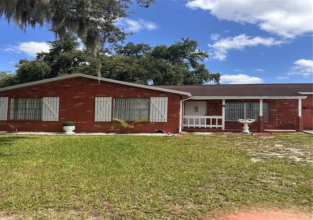 Photo 1 of Single family home for sale at 8848 Oak Cir, Tampa, FL 33615 | MLS# TB8528307 | Listing updated on 2026-10-06