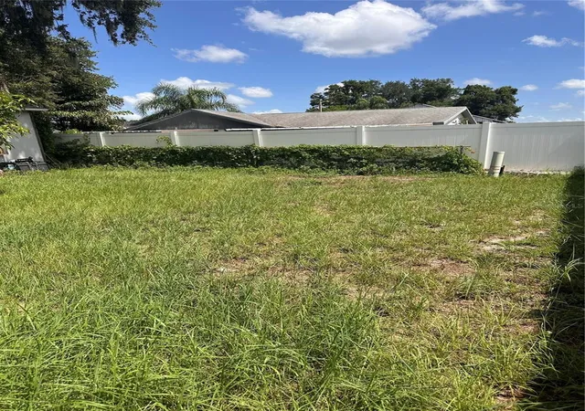 Photo 3 of Single family home for sale at 8848 Oak Cir, Tampa, FL 33615 | MLS# TB8528307 | Listing updated on 2026-10-06