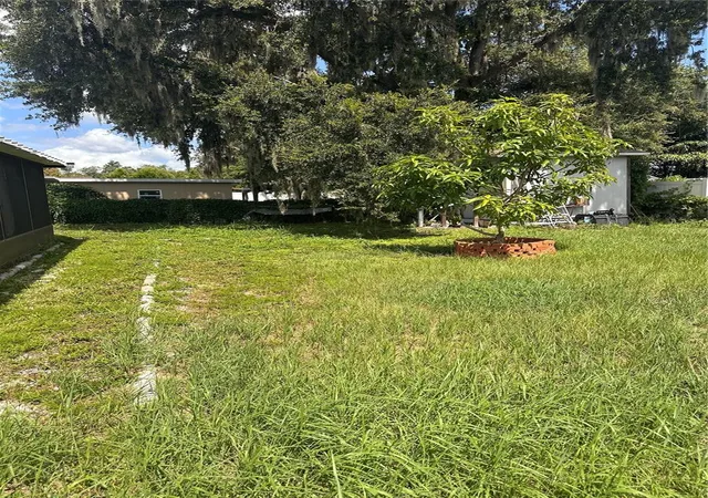 Photo 3 of Single family home for sale at 8848 Oak Cir, Tampa, FL 33615 | MLS# TB8528307 | Listing updated on 2026-10-06