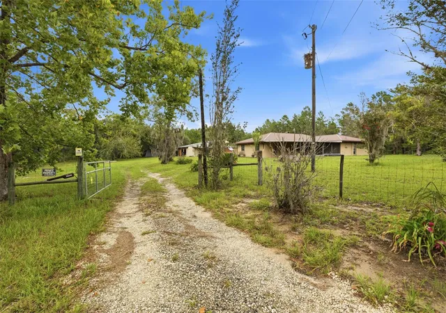 Photo 3 of Single family home for sale at 14499 Sandy Dr, Brooksville, FL 34613 | MLS# TB8528311 | Listing updated on 2026-09-01