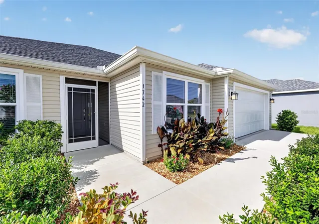 3rd image of 1742 James Gray St, The Villages, FL 34762 | MLS# G5114943