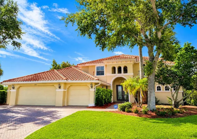 1st image of 10115 Day Lily Ct, Bradenton, FL 34212 | MLS# A4699714