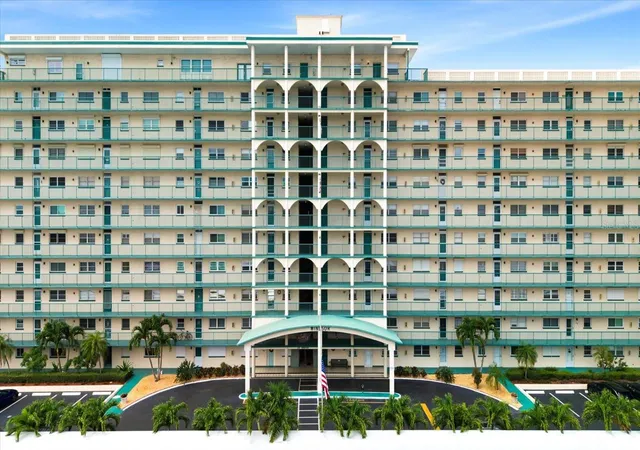 Photo 2 of Condo for sale at 6020 Shore Blvd S #1002, Gulfport, FL 33707 | MLS# O6424366 | Listing updated on 2026-09-30