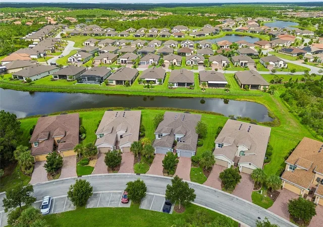 2nd image of 3491 S Fallbrook Dr S, Kissimmee, FL 34759 | MLS# S5153545