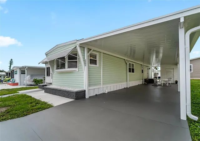 Photo 2 of Manufactured home for sale at 3402 Shingle Oak Ter, Sarasota, FL 34237 | MLS# A4699722 | Listing updated on 2026-09-12