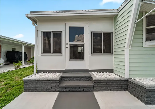 Photo 3 of Manufactured home for sale at 3402 Shingle Oak Ter, Sarasota, FL 34237 | MLS# A4699722 | Listing updated on 2026-09-12