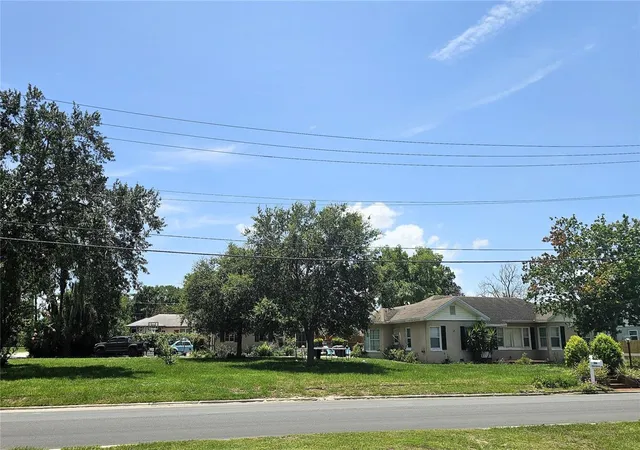 Single family home for sale at 706 Ave I NE, WINTER HAVEN, FL 33881 | MLS# L4963442