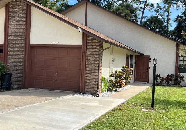 Townhouse for sale at 962 Stonybrook Cir, PORT ORANGE, FL 32127 | MLS# V4950162
