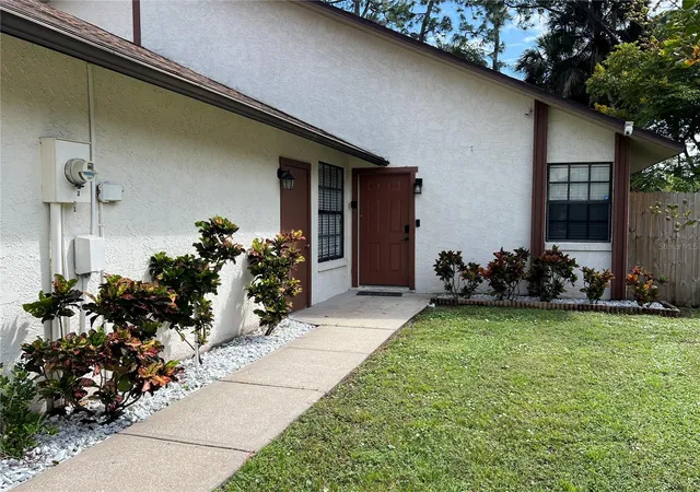 Photo 2 of Townhouse for sale at 962 Stonybrook Cir, Port Orange, FL 32127 | MLS# V4950162 | Listing updated on 2026-09-22