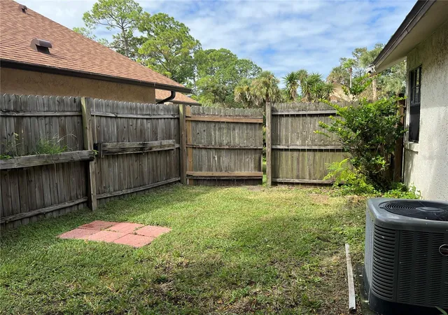 Photo 4 of Townhouse for sale at 962 Stonybrook Cir, Port Orange, FL 32127 | MLS# V4950162 | Listing updated on 2026-09-22