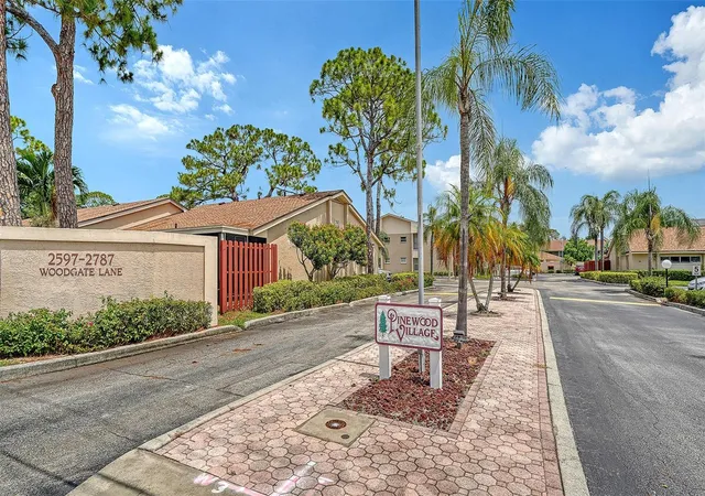 Photo 2 of Condo for sale at 2763 Woodgate Ln #104, Sarasota, FL 34231 | MLS# A4699725 | Listing updated on 2026-08-10