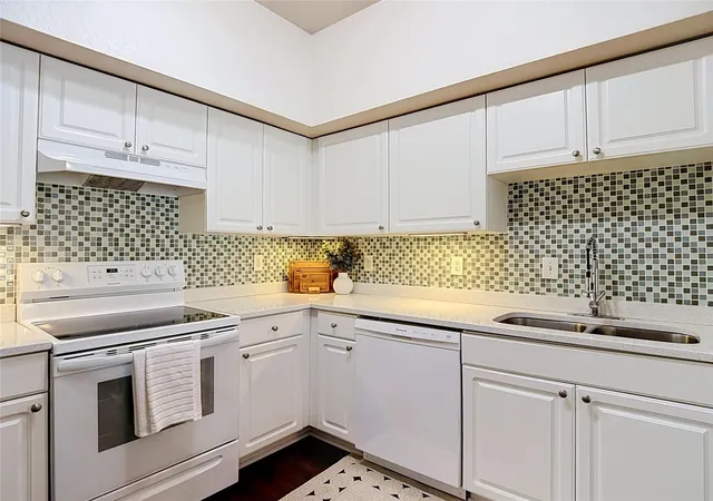 Listing Photo 4 - Condo for sale in building located at 501 S Moody Ave, TAMPA, FL 33609 - Unit #1139B
