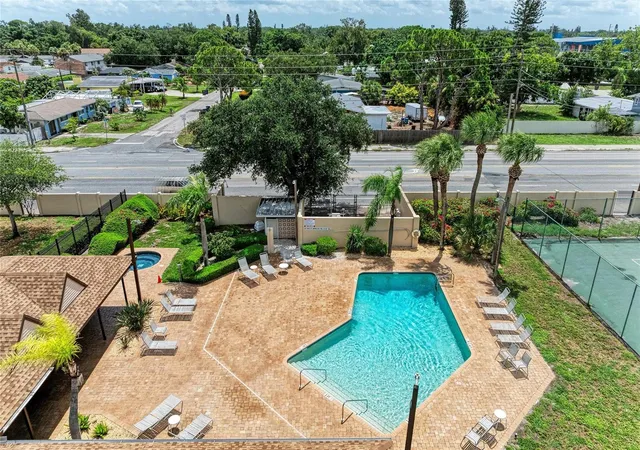 Listing Photo 2 - Condo for sale in building located at 5209 34th St Ct W, BRADENTON, FL 34210 - Unit #261