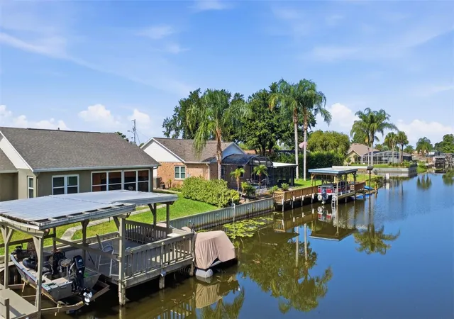 Photo 3 of Single family home for sale at 26638 E Cove Dr, Tavares, FL 32778 | MLS# G5114954 | Listing updated on 2026-07-12