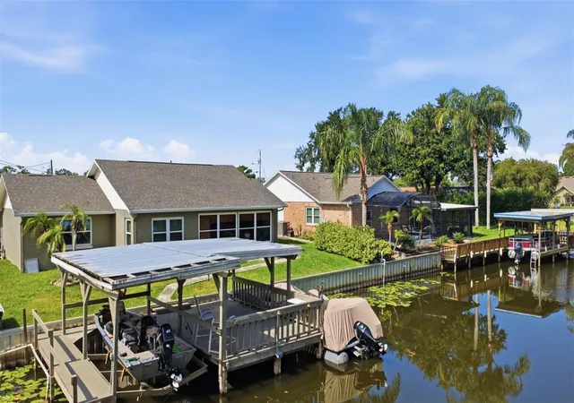 Photo 3 of Single family home for sale at 26638 E Cove Dr, Tavares, FL 32778 | MLS# G5114954 | Listing updated on 2026-07-12