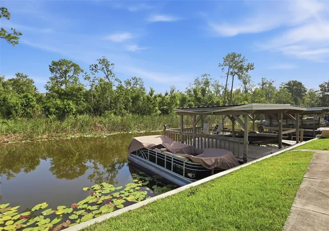Photo 4 of Single family home for sale at 26638 E Cove Dr, Tavares, FL 32778 | MLS# G5114954 | Listing updated on 2026-07-12