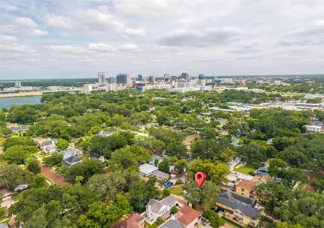 Listing Photo 2 - Condo for sale in building located at 1016 Atkins Pl, ORLANDO, FL 32804 - Unit #